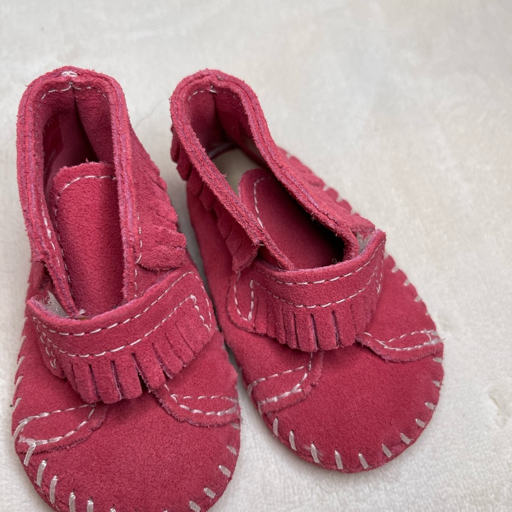 MINNETONKA. Front Strap Bootie. - Picture 3 of 7
